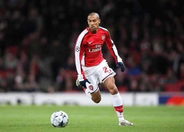 Gael Clichy in Action: Arsenal's 1-0 Victory over Dynamo Kiev in UEFA Champions League Group G at Emirates Stadium (November 25, 2008)