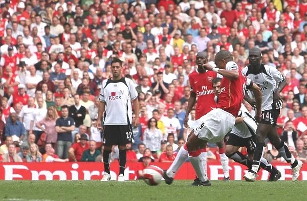 Gilberto shoots past Fulham goalkeeper Antti Niemi to score the 3rd Arsenal goal from the penalty spot. Arsenal 3: 1 Fulham, Barclays Premiership, Emirates Stadium, London, 29  /  4  /  2007. Credit: Stuart MacFarlane  /  Arsenal