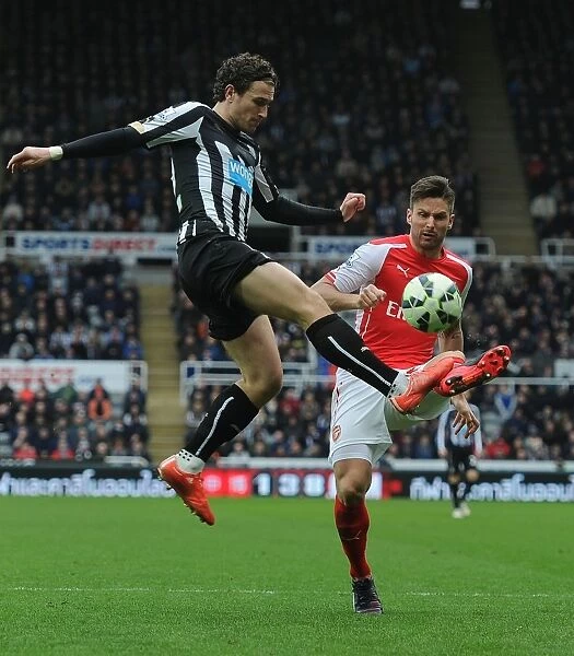 Giroud vs. Janmaat: Intense Clash Between Newcastle and Arsenal in Premier League
