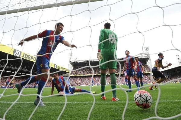 Own Goal by McArthur: Arsenal's Unfortunate Start against Crystal Palace (2015-16)