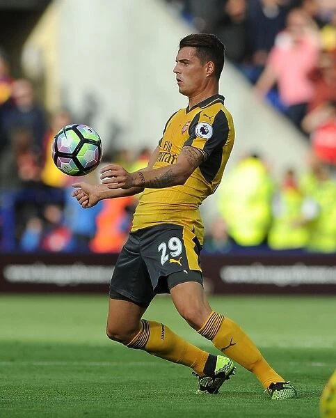 Granit Xhaka: Arsenal Star in Action Against Leicester City, Premier League 2016-17