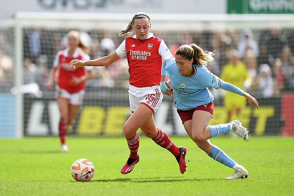 Intense Battle for Possession: Arsenal vs Manchester City, FA Women's Super League