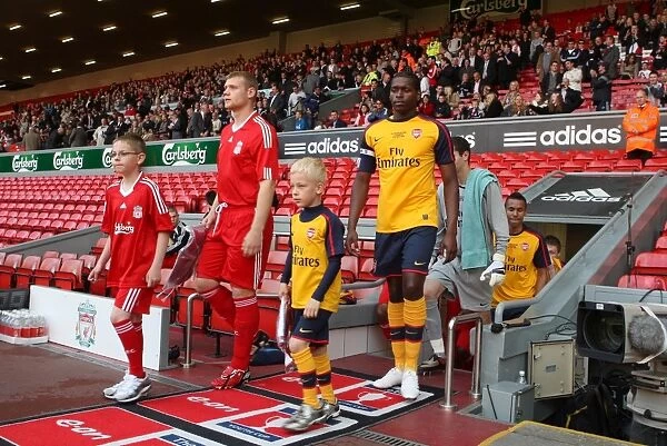 Jay Thomas (Arsenal) leads out the team with the Arsenal Mascot