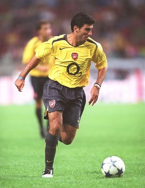 Jose Reyes in Action: Arsenal's Win against Ajax in Amsterdam Tournament (2005)