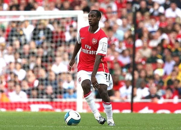 Justin Hoyte in Action: Arsenal's 2:1 Victory over Inter Milan, Emirates Cup 2007