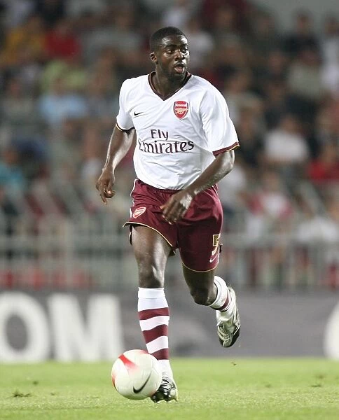 Kolo Toure's Dominant Performance: Arsenal Crushes Sparta Prague 2-0 in Champions League Qualifier (August 2007)