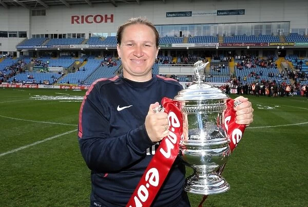 Laura Harvey (Arsenal Manager) with the FA Cup Trophy. Arsenal Ladies 2: 0 Bristol Academy