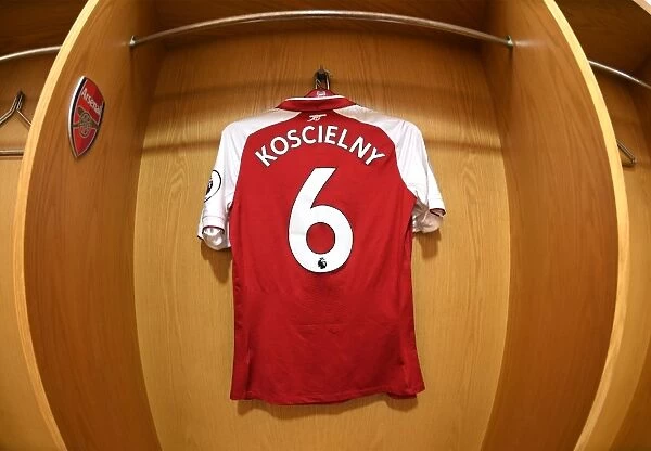 Laurent Koscielny: Arsenal Changing Room Moment before Arsenal vs AFC Bournemouth, 2017-18 Premier League