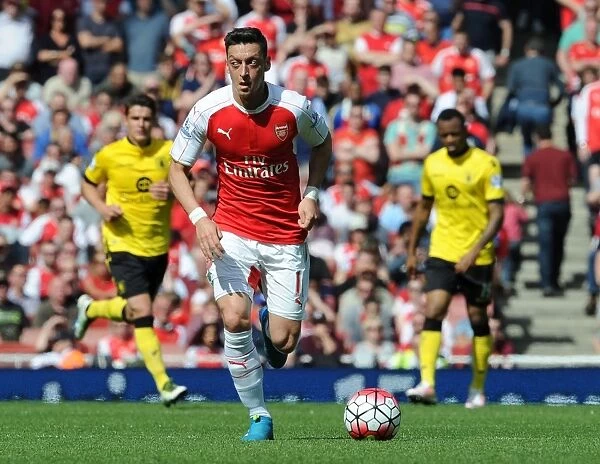 Mesut Ozil in Action: Arsenal vs. Aston Villa (Premier League 2015-16)