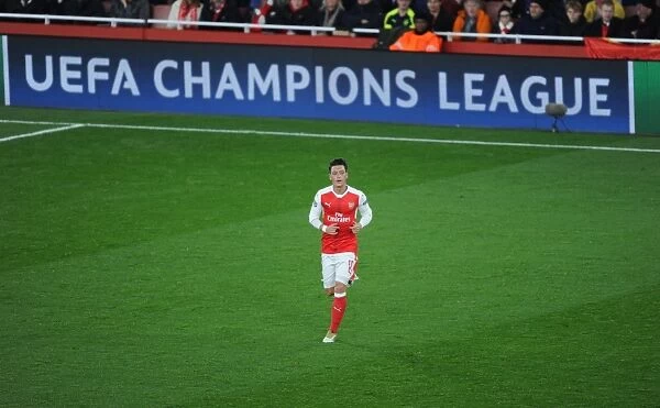 Mesut Ozil in Action: Arsenal vs Paris Saint-Germain, UEFA Champions League, 2016-17