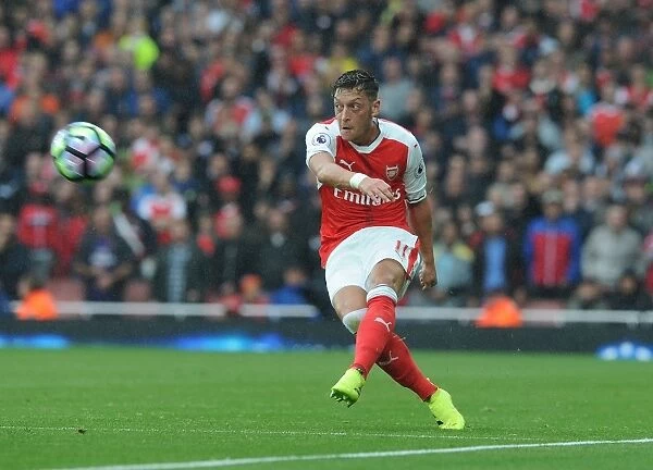 Mesut Ozil in Action: Arsenal vs Southampton, Premier League 2016-17