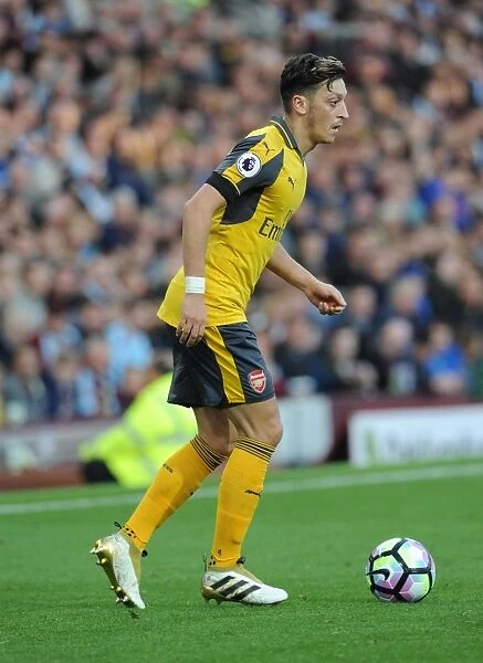 Mesut Ozil: In Action Against Burnley, Premier League 2016-17
