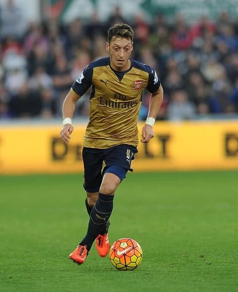 Mesut Ozil in Action: Swansea City vs. Arsenal, Premier League 2015-16