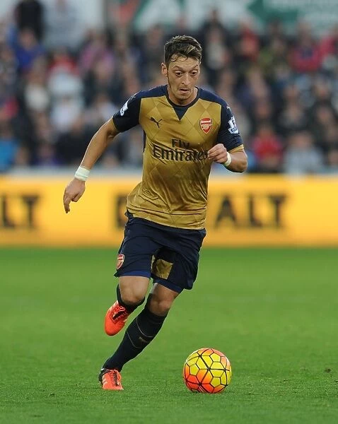 Mesut Ozil in Action: Swansea City vs. Arsenal, 2015-16 Premier League