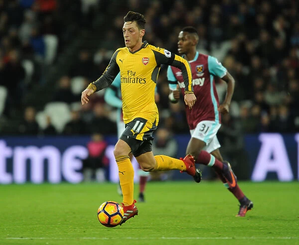 Mesut Ozil in Action: West Ham United vs. Arsenal, Premier League 2016-17