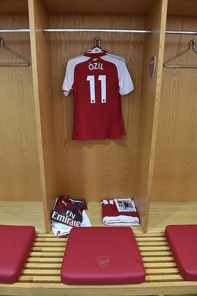 Mesut Ozil: Arsenal Changing Room before Arsenal v AFC Bournemouth (2017-18)