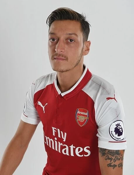 Mesut Ozil: Arsenal Football Club 2017-18 Team Photocall