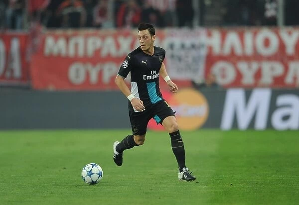 Mesut Ozil (Arsenal). Olympiacos 0: 3 Arsenal