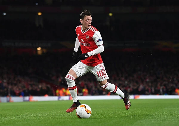 Mesut Ozil in Europa League Action: Arsenal vs. Olympiacos at Emirates Stadium (2019-20)