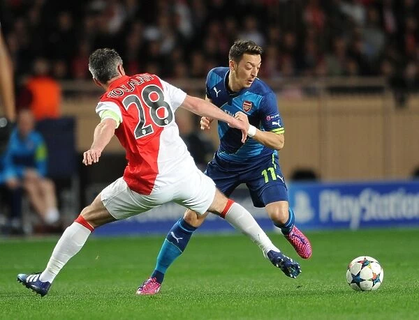 Mesut Ozil Outmaneuvers Jeremy Toulalan: Monaco vs. Arsenal, UEFA Champions League Round of 16