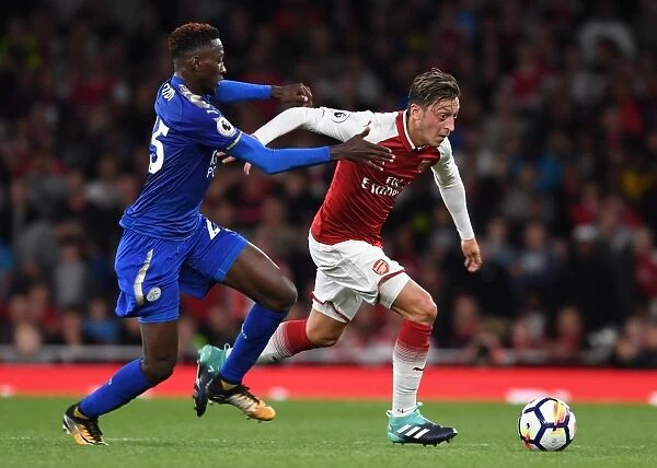 Mesut Ozil Outsmarts Wilfred Ndidi: A Premier League Battle of Wits - Arsenal vs. Leicester City, 2017-18