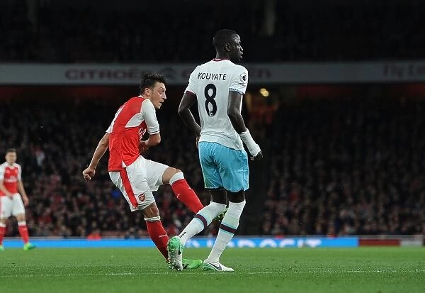 Mesut Ozil Scores First Arsenal Goal Against West Ham United, Premier League 2016-17