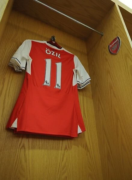 Mesut Ozil's Arsenal Shirt in the Changing Room Before Arsenal vs. Everton (2016-17)