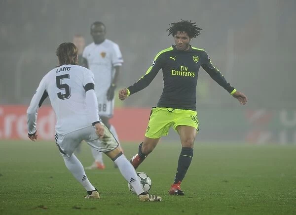Mohamed Elneny vs Michael Lang: Intense Clash Between FC Basel and Arsenal in the 2016-17 UEFA Champions League