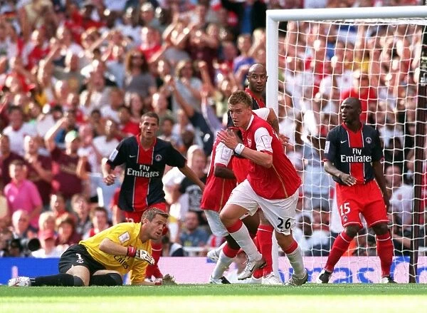 Nicklas Bendtner's Goal: Arsenal's 2-1 Victory over Paris Saint-Germain, Emirates Cup 2007