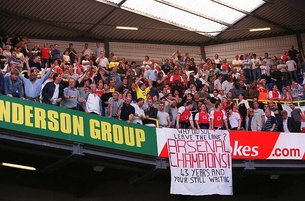 North London Rivalry: Arsenal's Triumphant Premier League Victory at White Hart Lane, 2004