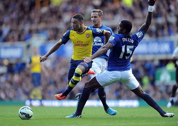 Oxlade-Chamberlain Outwits Distin: Thrilling Premier League Clash Between Everton and Arsenal (2014 / 15)