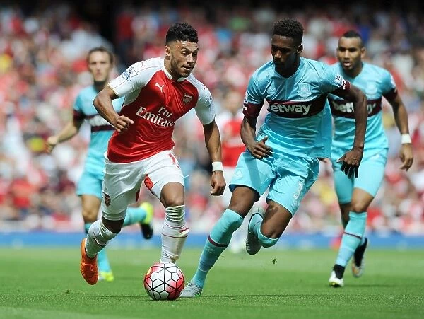Oxlade-Chambrlain Outsmarts Oxford: Arsenal's Star Player Outmaneuvers West Ham Rival in 2015-16 Premier League Clash