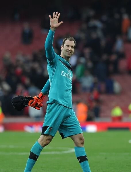 Peter Cech Bids Emotional Farewell to Arsenal Fans After Arsenal vs Manchester United Match, 2015 / 16 Premier League