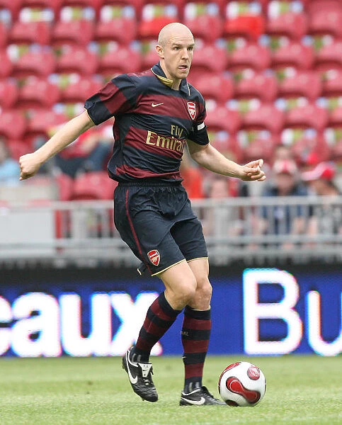 Philippe Senderos in Action: Arsenal's Victory Over Lazio at Amsterdam ArenA (2007)