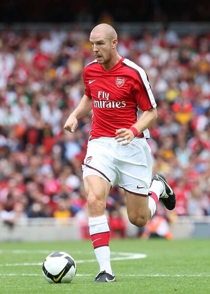 Philippe Senderos Thriller: Arsenal's Historic 1-0 Victory Over Real Madrid at Emirates Cup, 2008