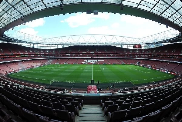 Pre-Match Excitement: Arsenal vs. Olympique Lyonnais at Emirates Stadium, Emirates Cup 2015 / 16