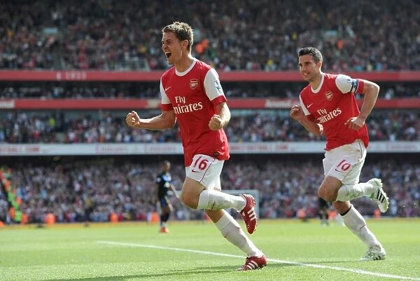 Ramsey and van Persie: Arsenal's Unforgettable Goal vs. Manchester United (1:0, Barclays Premier League, Emirates Stadium, 1 / 5 / 11)
