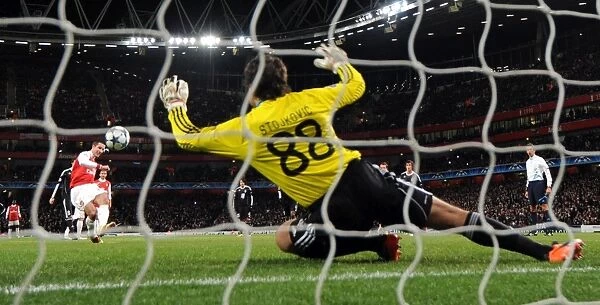 Robin van Persie scores Arsenals 1st goal from the penalty spot. Arsenal 3