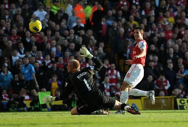 Robin van Persie Scores Arsenal's Second Goal Against Norwich City (Premier League 2011-12)