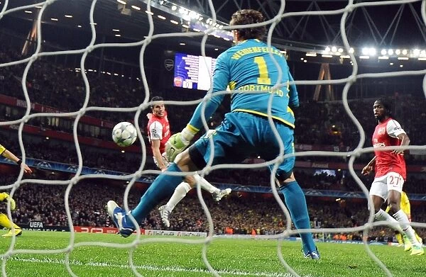 Robin van Persie Scores the Opener: Arsenal Leads Borussia Dortmund 2-0 in UEFA Champions League Group F