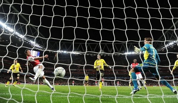 Robin van Persie Scores Past Roman Weidenfeller: Arsenal vs Borussia Dortmund, UEFA Champions League, 2011