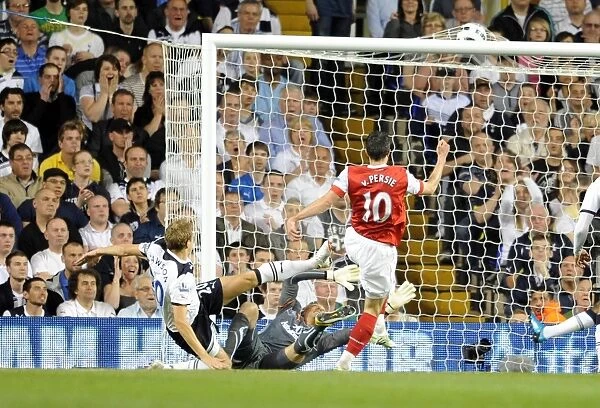 Robin van Persie's Dramatic Hat-Trick: Thrilling 3-3 Draw - Arsenal vs. Tottenham, April 20, 2011