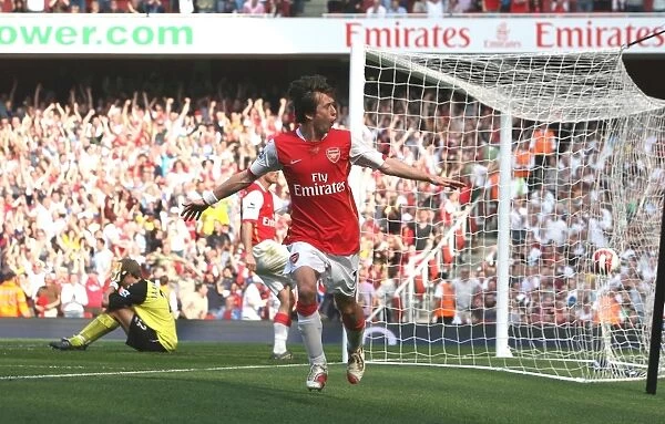 Rosicky's Debut Stunner: Arsenal's Thrilling 2-1 Victory Over Bolton Wanderers, 2007