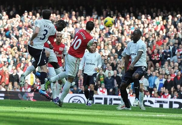 Sagna Scores the Opener: Arsenal vs. Tottenham, Premier League 2011-12