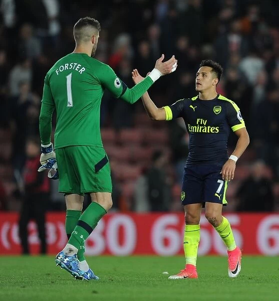 Sanchez and Forster: A Sporting Moment of Camaraderie - Southampton vs. Arsenal, Premier League 2016-17