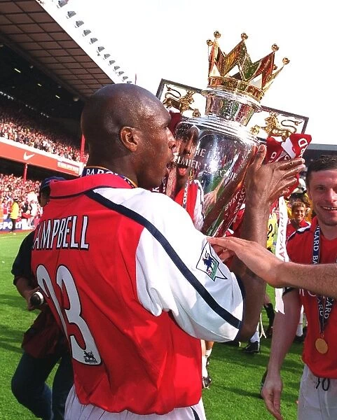 Sol Campbell Celebrates FA Premiership Title Win with Arsenal after Thrilling 4-3 Victory over Everton at Highbury (May 11, 2002)
