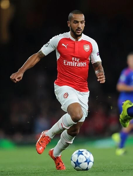 Theo Walcott in Action: Arsenal vs Olympiacos, UEFA Champions League, 2015
