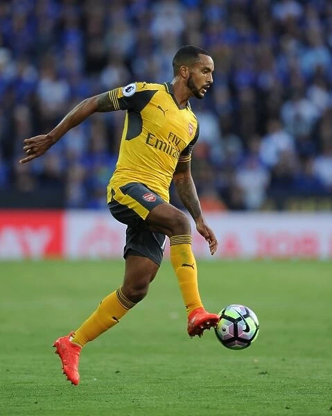 Theo Walcott in Action: Premier League Showdown between Leicester City and Arsenal (2016-17)