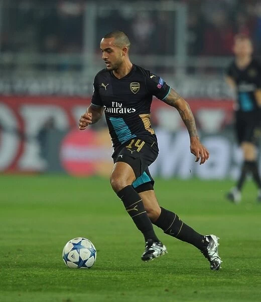 Theo Walcott's Brilliant Performance: Arsenal Crushes Olympiacos 3-0 in Champions League