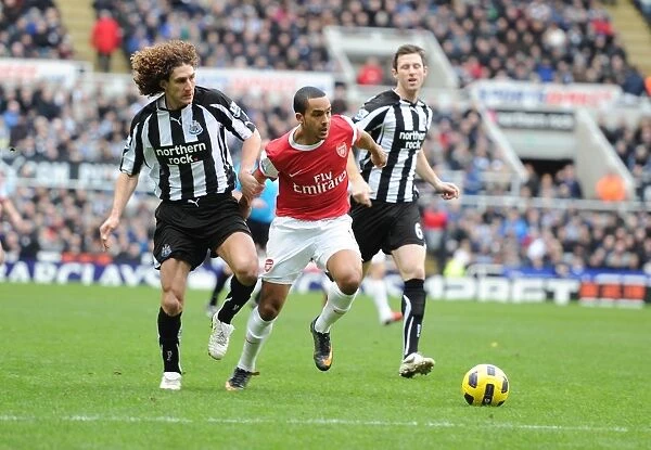 Theo Walcott's Thrilling Sprint and Goal Past Fabricio Coloccini (Newcastle 4:4 Arsenal, 2011)